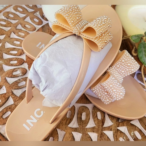 Women's INC Pearl Bow Sandals Nude size 7M NwB - Picture 2 of 10